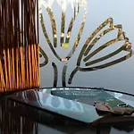 Crocus Memorial Hotel