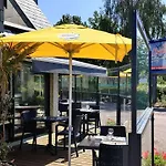 Crocus Memorial Hotel