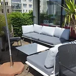 Hotel Crocus Memorial 2*