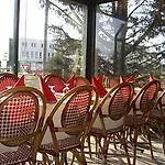 Crocus Memorial Hotel
