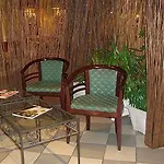 Hotel Crocus Memorial Caen