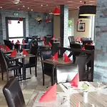 Hotel Crocus Memorial Caen