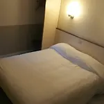 Hotel Crocus Memorial Caen