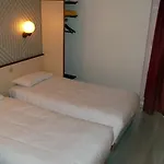 Hotel Crocus Memorial 2*