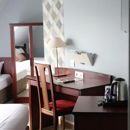 Hotel Crocus Mémorial 2*