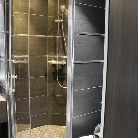 Crocus Memorial Hotel 2*