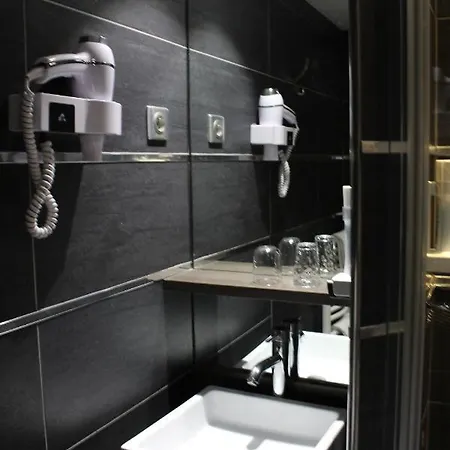 Hotel Crocus Mémorial 2*