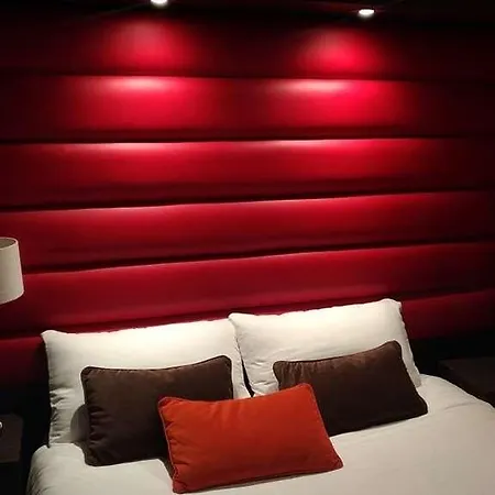 Hotel Crocus Memorial Caen