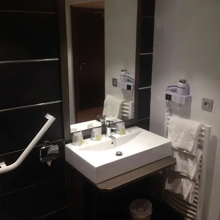 Hotel Crocus Memorial Caen