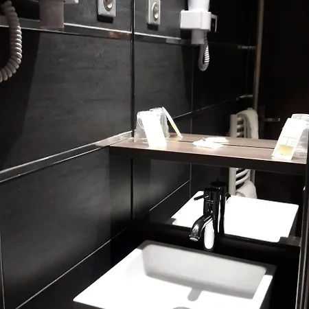 Crocus Memorial Hotel 2*