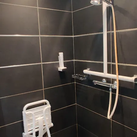 Hotel Crocus Memorial 2*