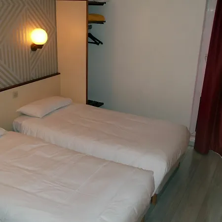 Hotel Crocus Mémorial 2*