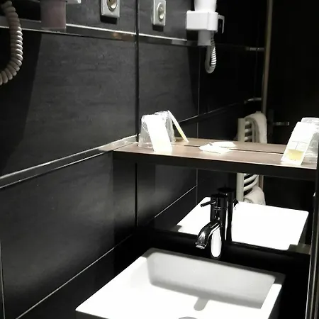 Hotel Crocus Mémorial 2*