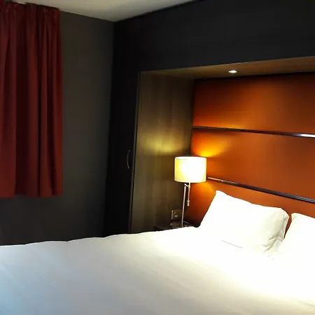 Crocus Mémorial Hotel 2*