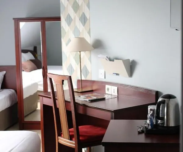 Hotel Crocus Memorial 2*