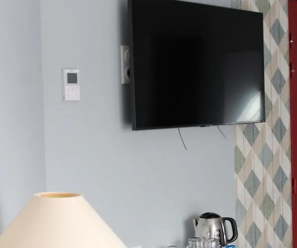 Crocus Memorial Hotel