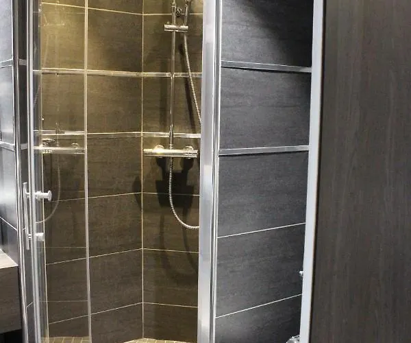 Crocus Memorial Hotel 2*