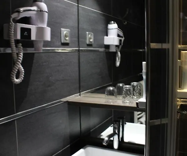 Hotel Crocus Memorial 2*