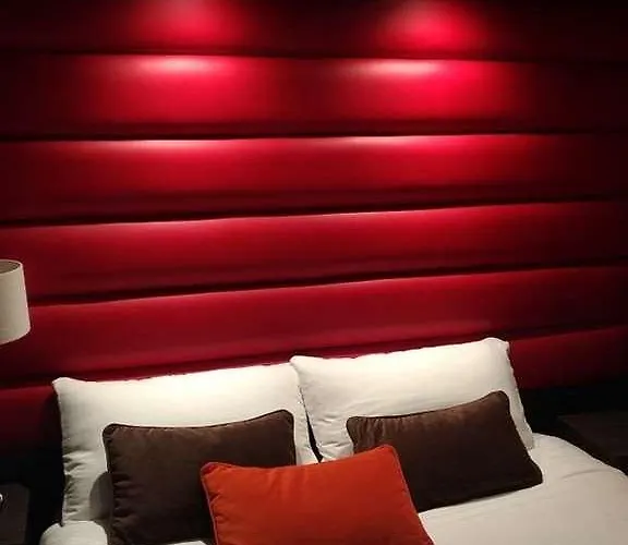 Hotel Crocus Memorial Caen