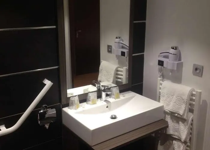 Hotel Crocus Memorial Caen