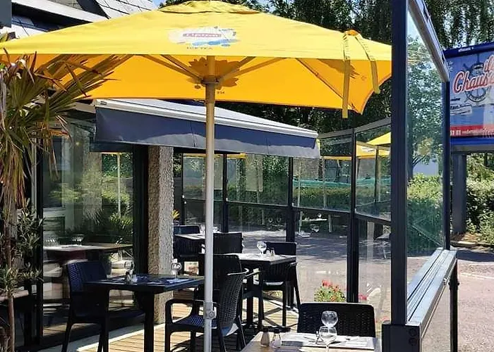 Crocus Memorial Hotel