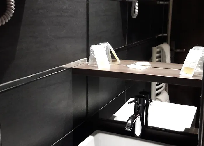 Crocus Memorial Hotel 2*