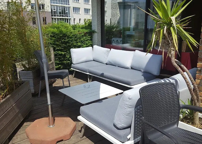 Hotel Crocus Memorial 2*