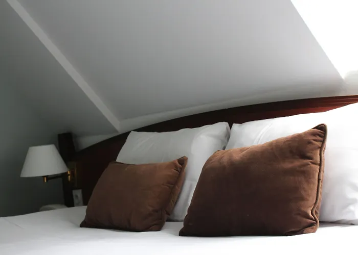 Crocus Memorial Hotel