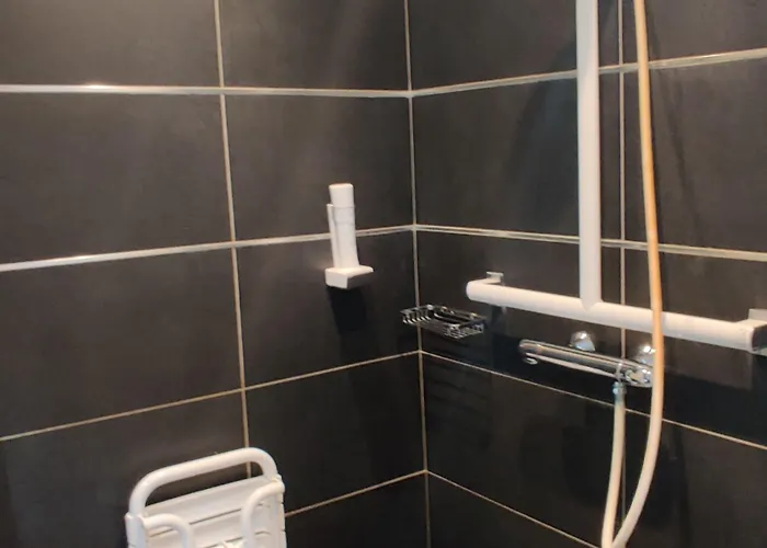 Hotel Crocus Memorial 2*