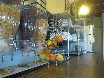 Hotel Crocus Memorial Caen