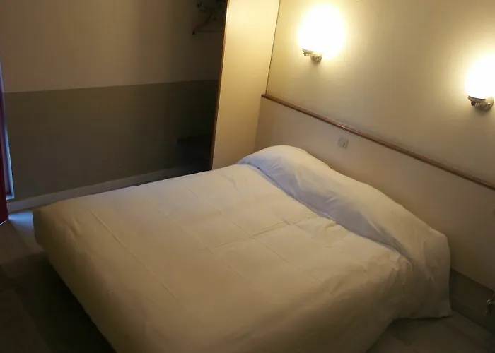 Hotell Crocus Memorial Caen