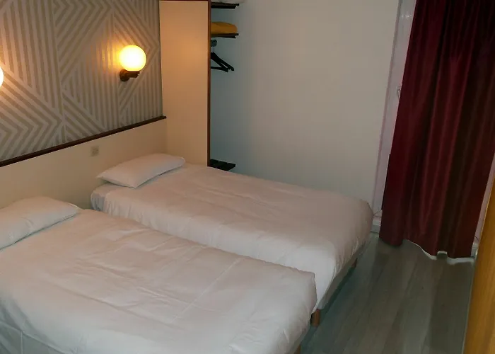 Hotel Crocus Memorial 2*