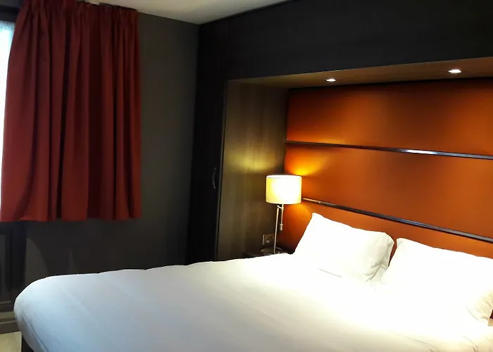 Crocus Memorial Hotel 2*